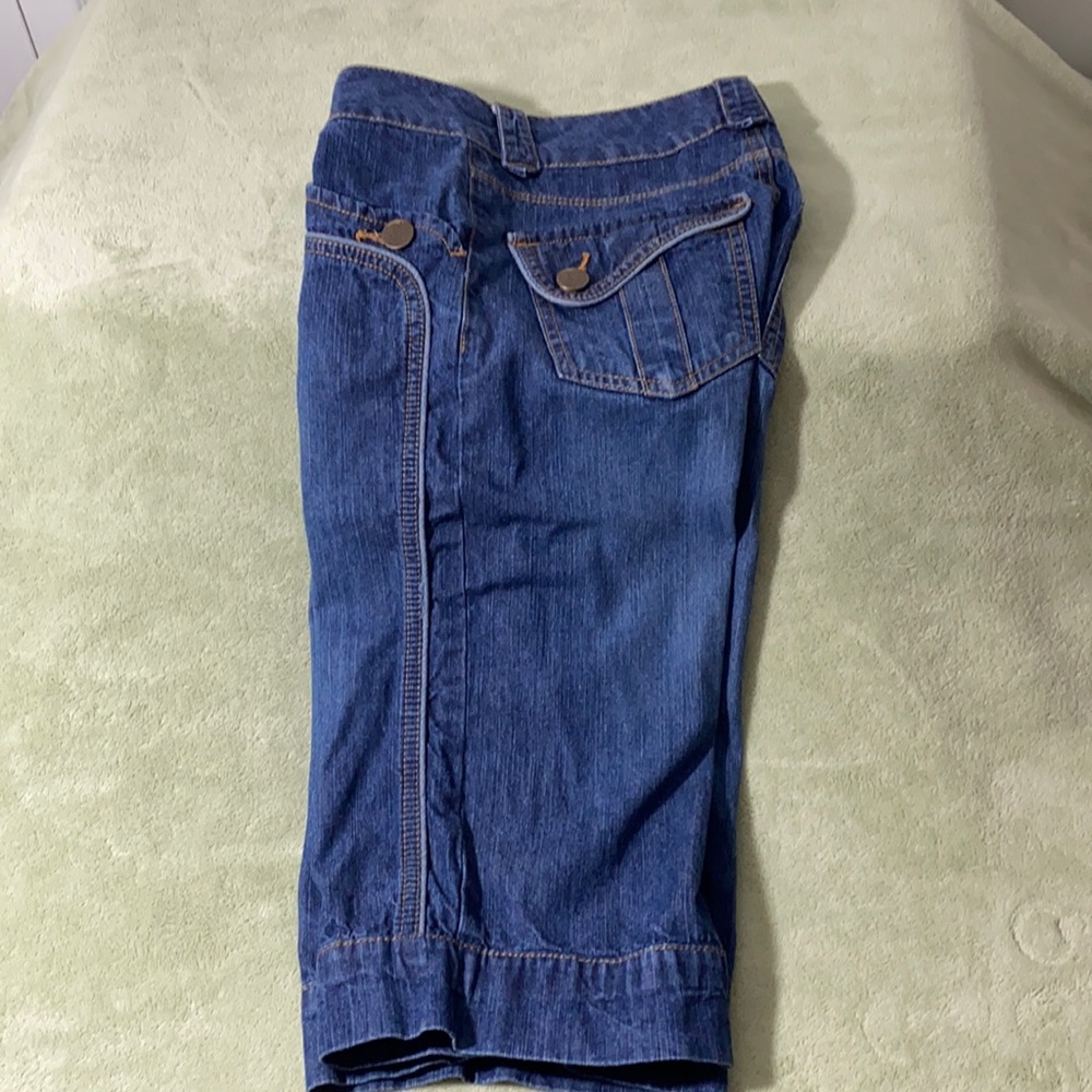 TYTE. JEAN CAPRIS. JUNIORS SIZE 1.,